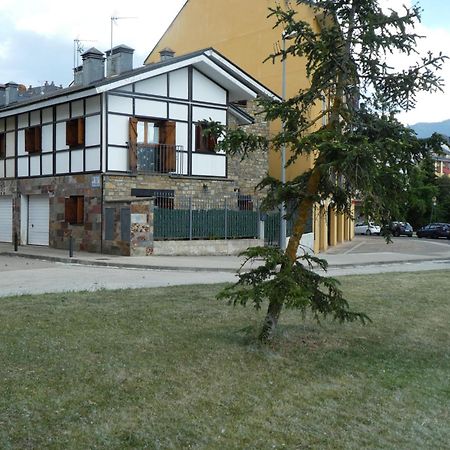 Casa Con Jardin Frente Ciudadela Villa Jaca Exterior photo