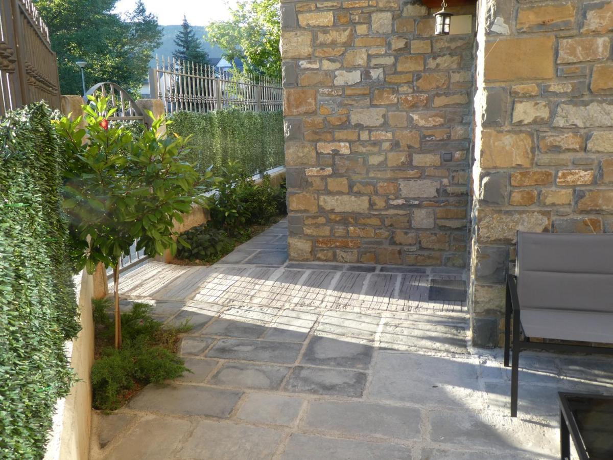 Casa Con Jardin Frente Ciudadela Villa Jaca Exterior photo
